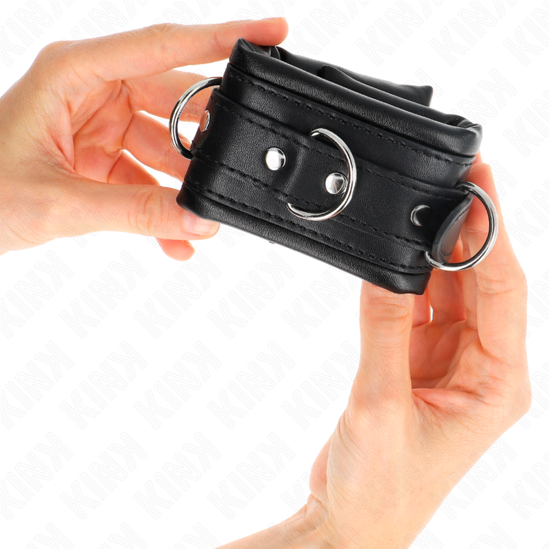 KINK - HEAVY WRIST RESTRAINTS WITH BLACK FUR LINING, ADJUSTABLE 20-30 CM X 6 CM