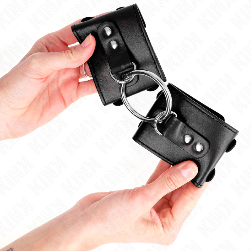KINK - FIXED WRIST CUFFS WITH RING AND RIVETS ADJUSTABLE BLACK 17-22 CM X 6.5 CM