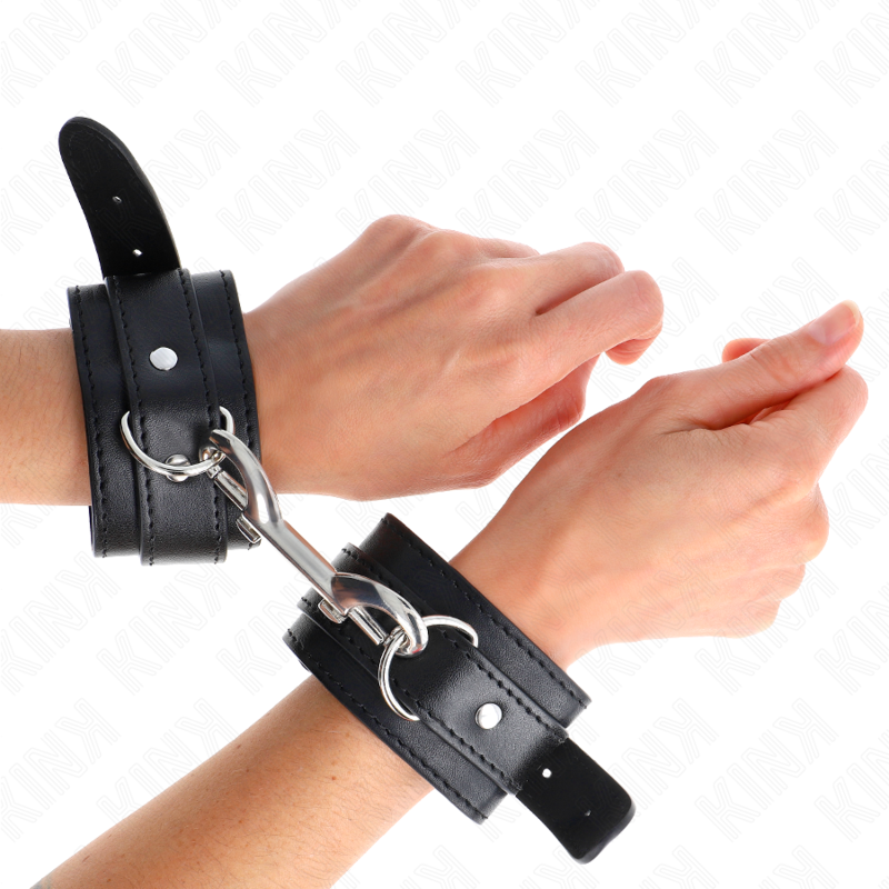 KINK - WRIST CUFFS - SINGLE ROW OF RIVETS BLACK ADJUSTABLE 17-28 CM X 5 CM