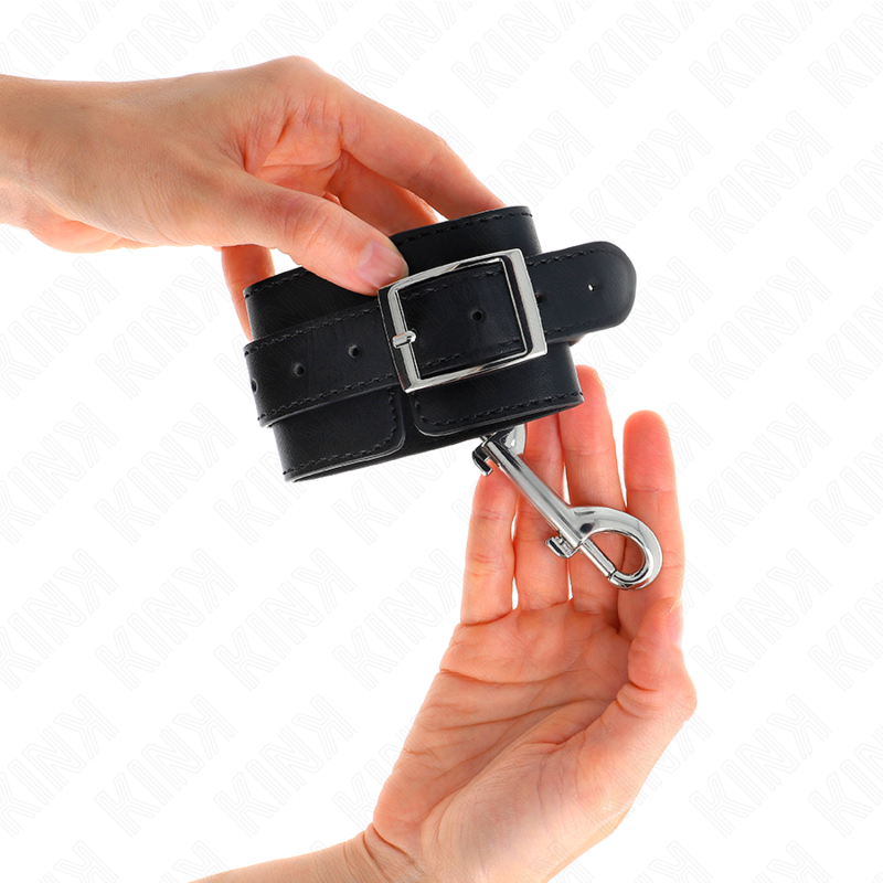 KINK - WRIST CUFFS - SINGLE ROW OF RIVETS BLACK ADJUSTABLE 17-28 CM X 5 CM