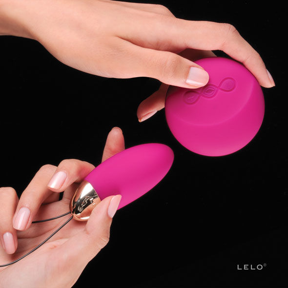 LELO - LYLA 2 INSIGNIA DESIGN EDITION CERISE MASSAGER EGG